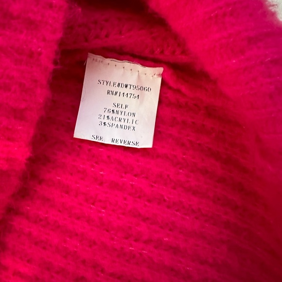 Davi & Dani Large Turtleneck Pink Sweater - Picture 4 of 4